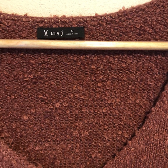 Very J Maroon sweater with bell sleeves size M - Picture 2 of 5